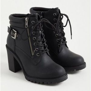 ✨ Gently Used ✨ Faux Leather Lace-Up Hiker